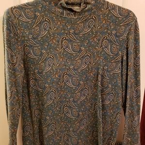 Light long sleeve short turtle neck